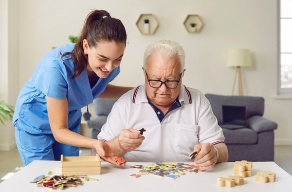 Memory Care vs. Assisted Living: Which Does Mom Need?